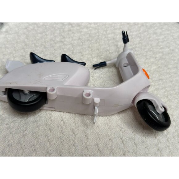 Bratz Lil Mini White 2 Seater Vespa Scooter Sidecar 6" Long Rare 2002 Toy girl - Picture 8 of 10